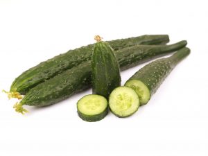 Mga katangian ng pagkakaiba-iba ng pipino ng Emerald Potok