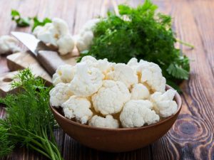 Kapaki-pakinabang at mapanganib na mga katangian ng cauliflower