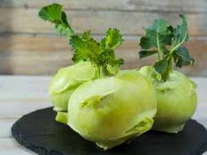 Paghahasik ng Kohlrabi repolyo para sa mga punla