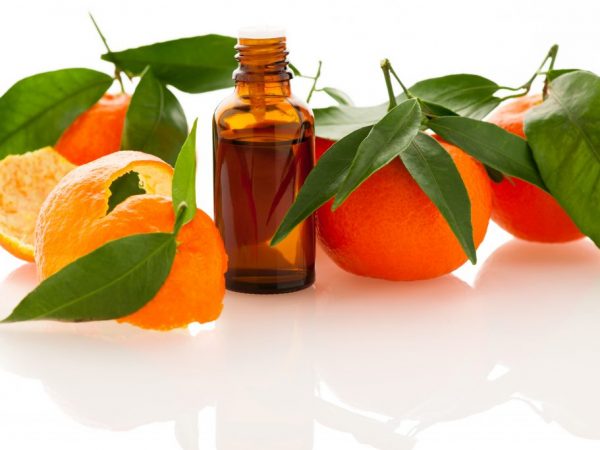 Mga pag-aari at gamit ng mandarin essential oil