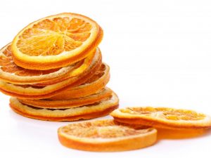 Mga tampok ng drying orange para sa dekorasyon at pagkain