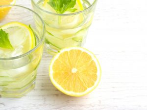 Calorie na nilalaman ng tubig na may lemon