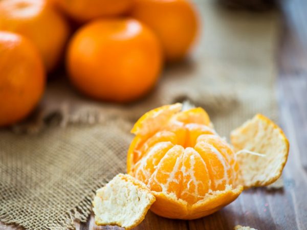 Mga pagkakaiba sa pagitan ng mandarin at clementine