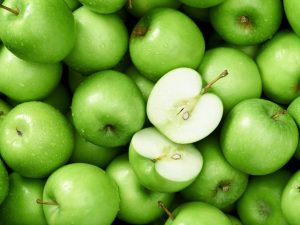 Mga katangian ng varietal ng puno ng mansanas na Granny Smith